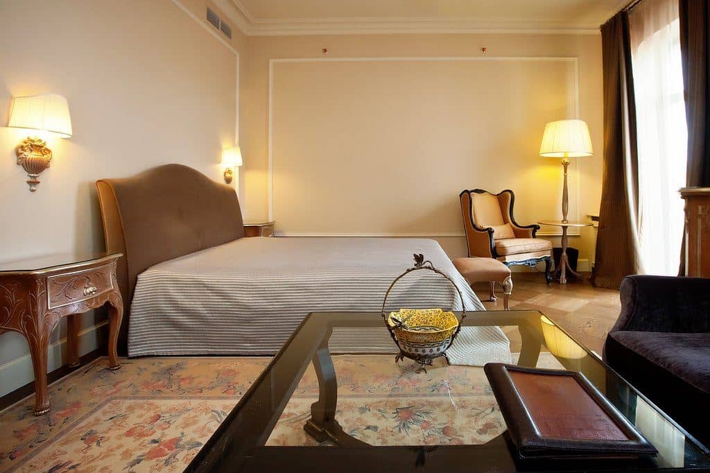 rooms-deluxe-suit