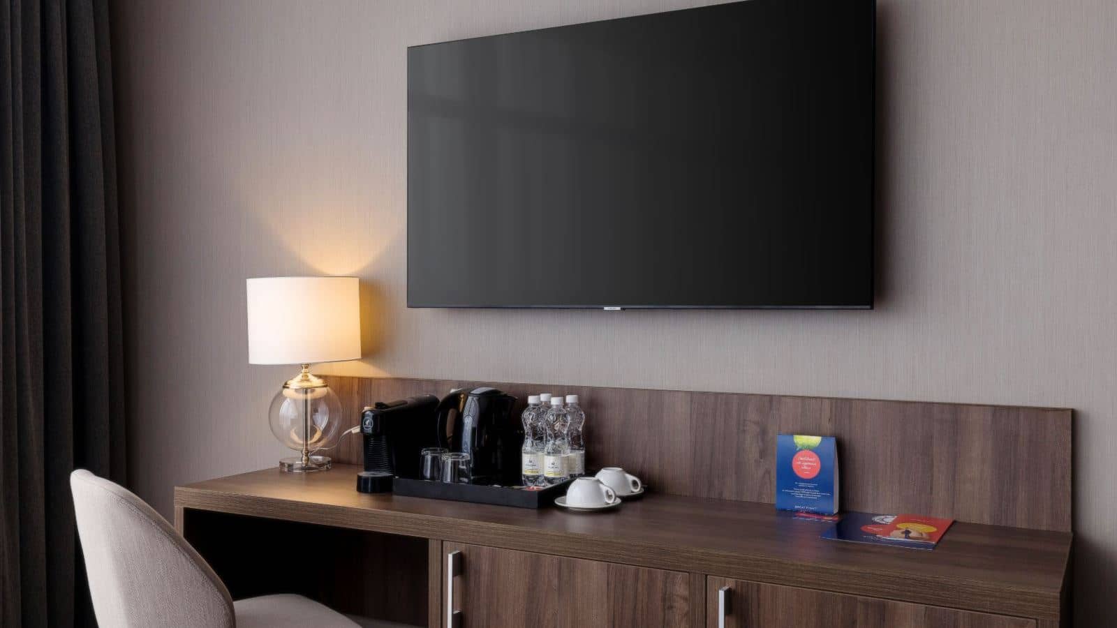rooms-family-suit