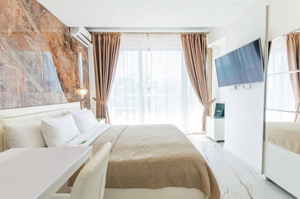 rooms-de-luxe-with-balcon-and-kiichen