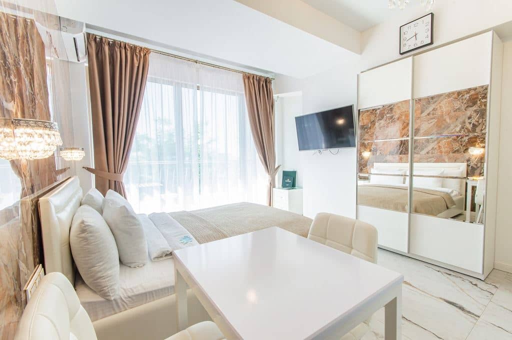 rooms-de-luxe-with-balcon-and-kiichen