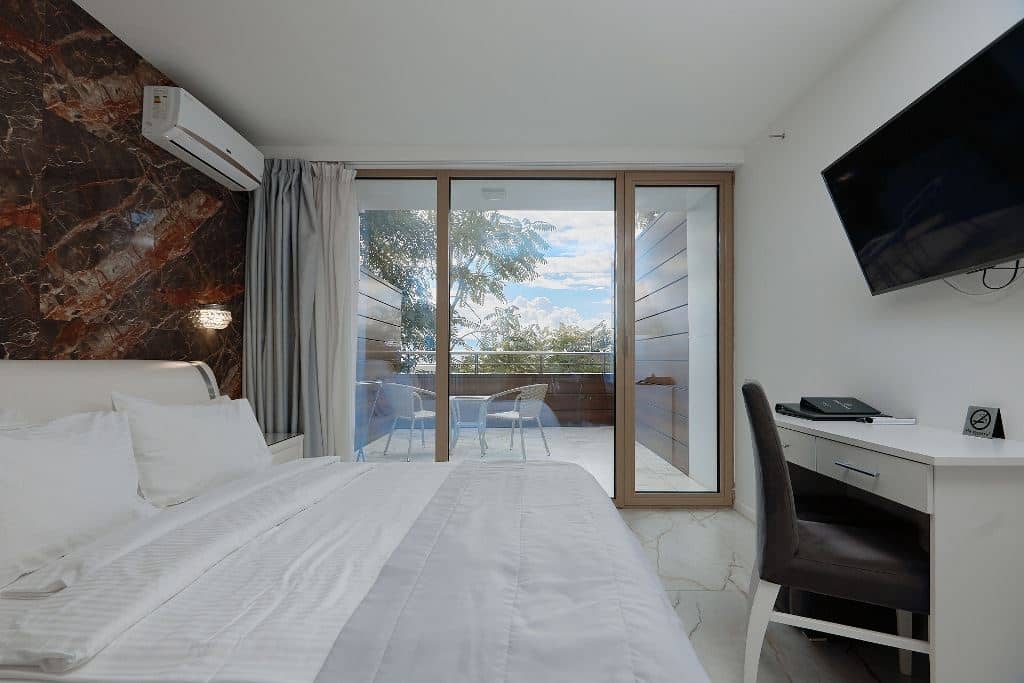 rooms-senior-suite