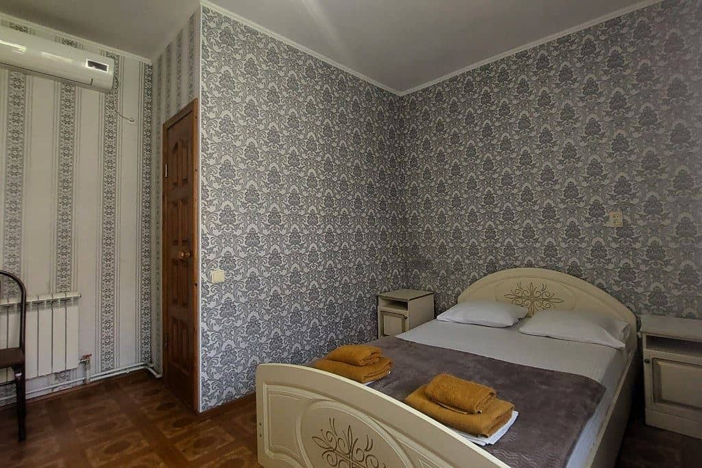 rooms-economy