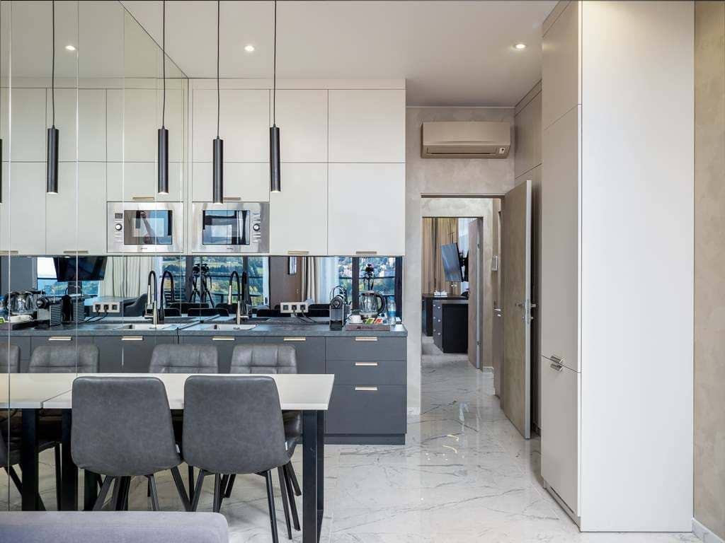 rooms-luxe-family-with-balcony