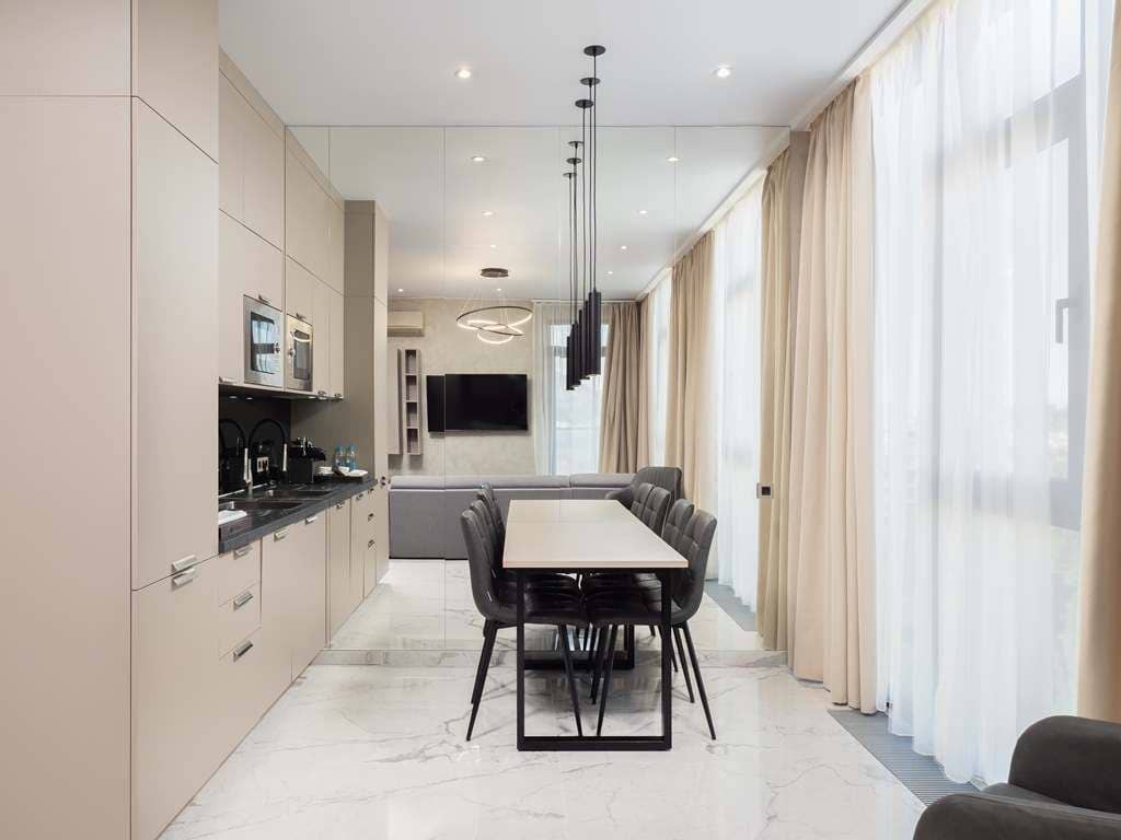 rooms-luxe-with-balcomy