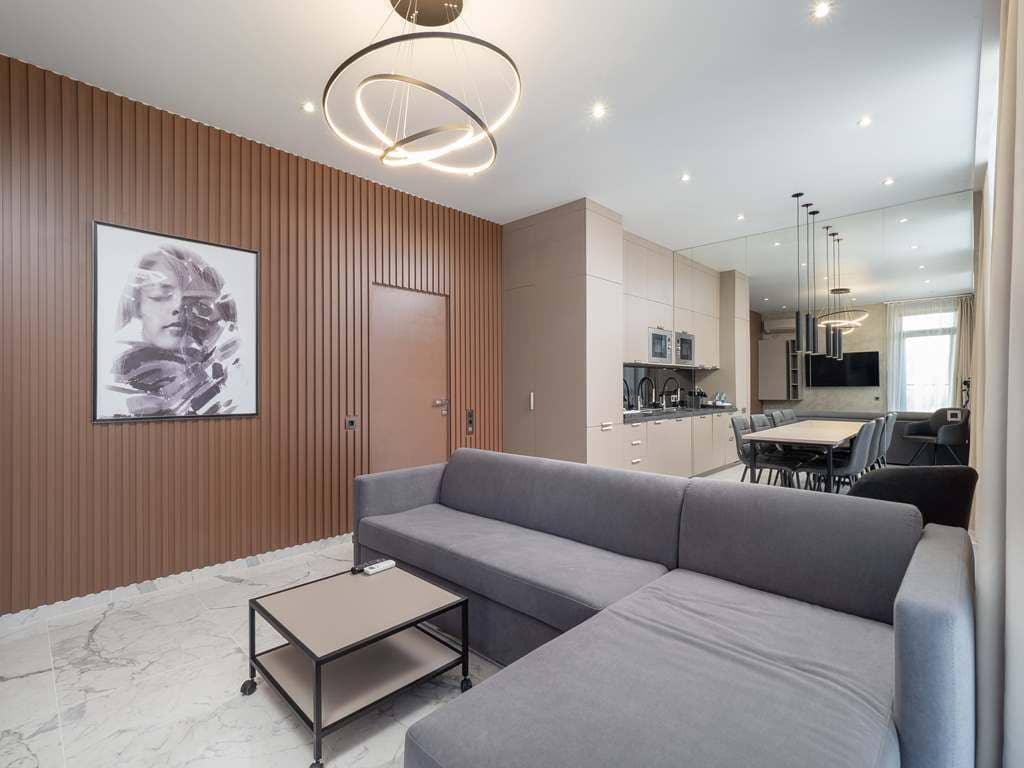 rooms-luxe-with-balcomy
