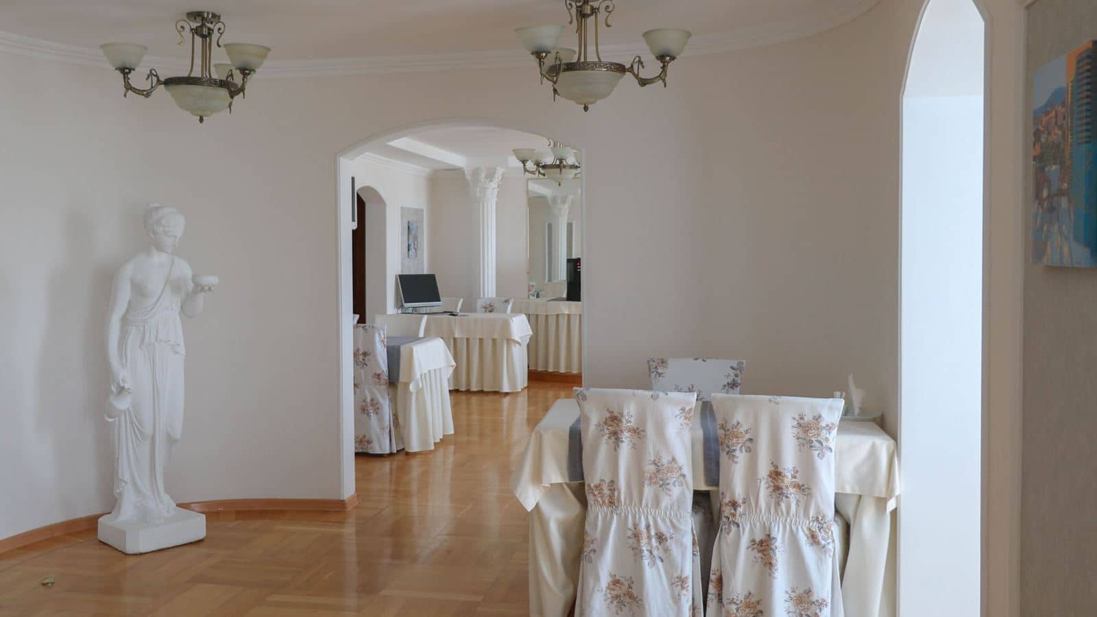 restaurants-restaurant