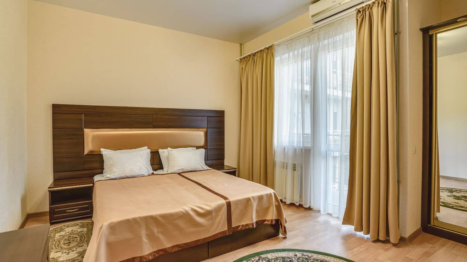 rooms-luxury-room