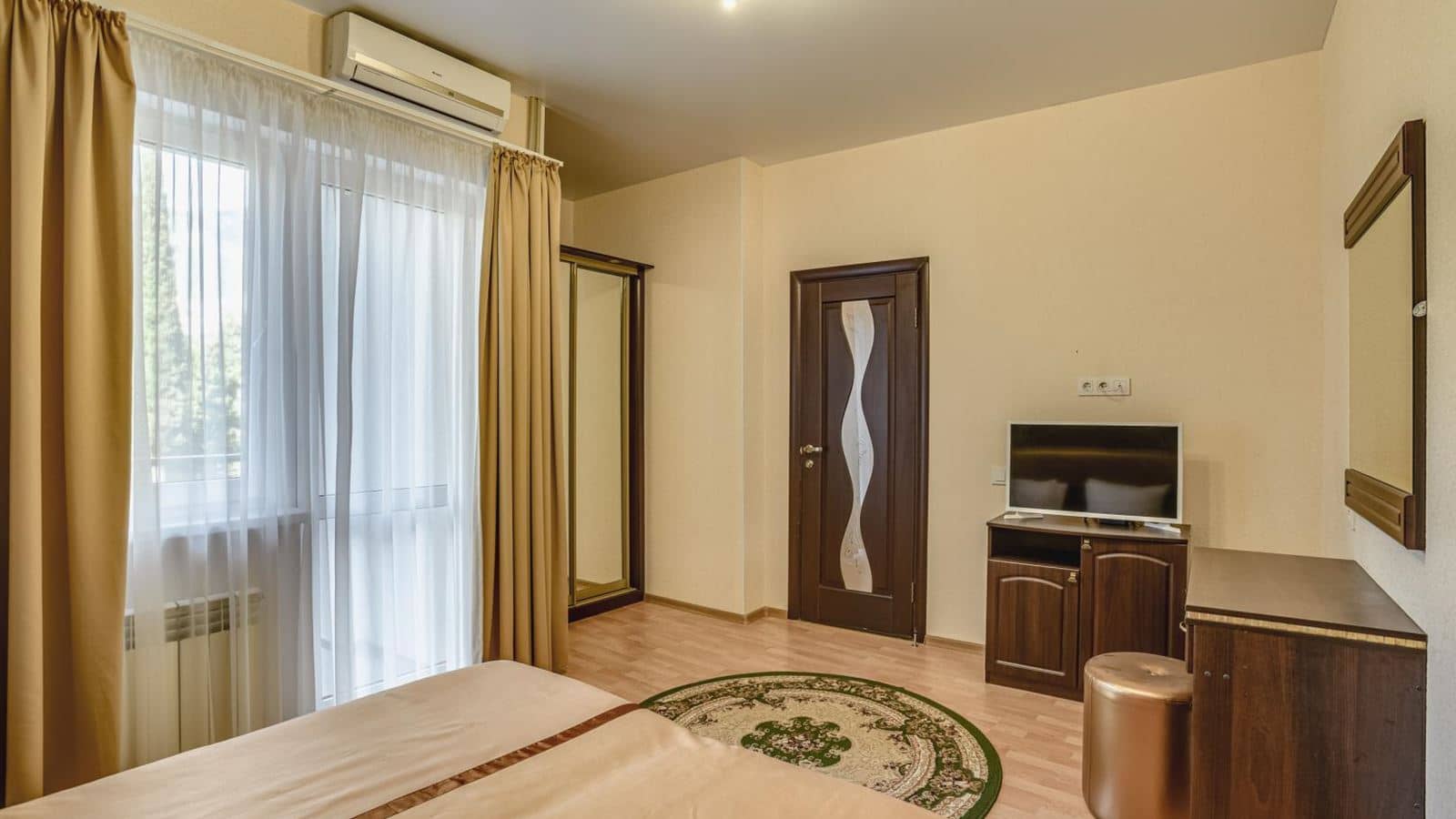 rooms-luxury-room