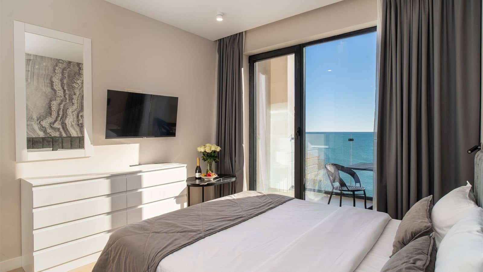 rooms-studio-pool