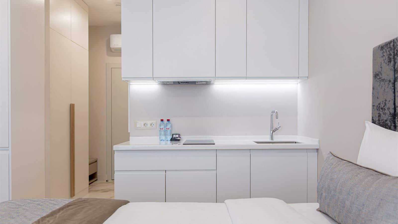 rooms-studio-pool