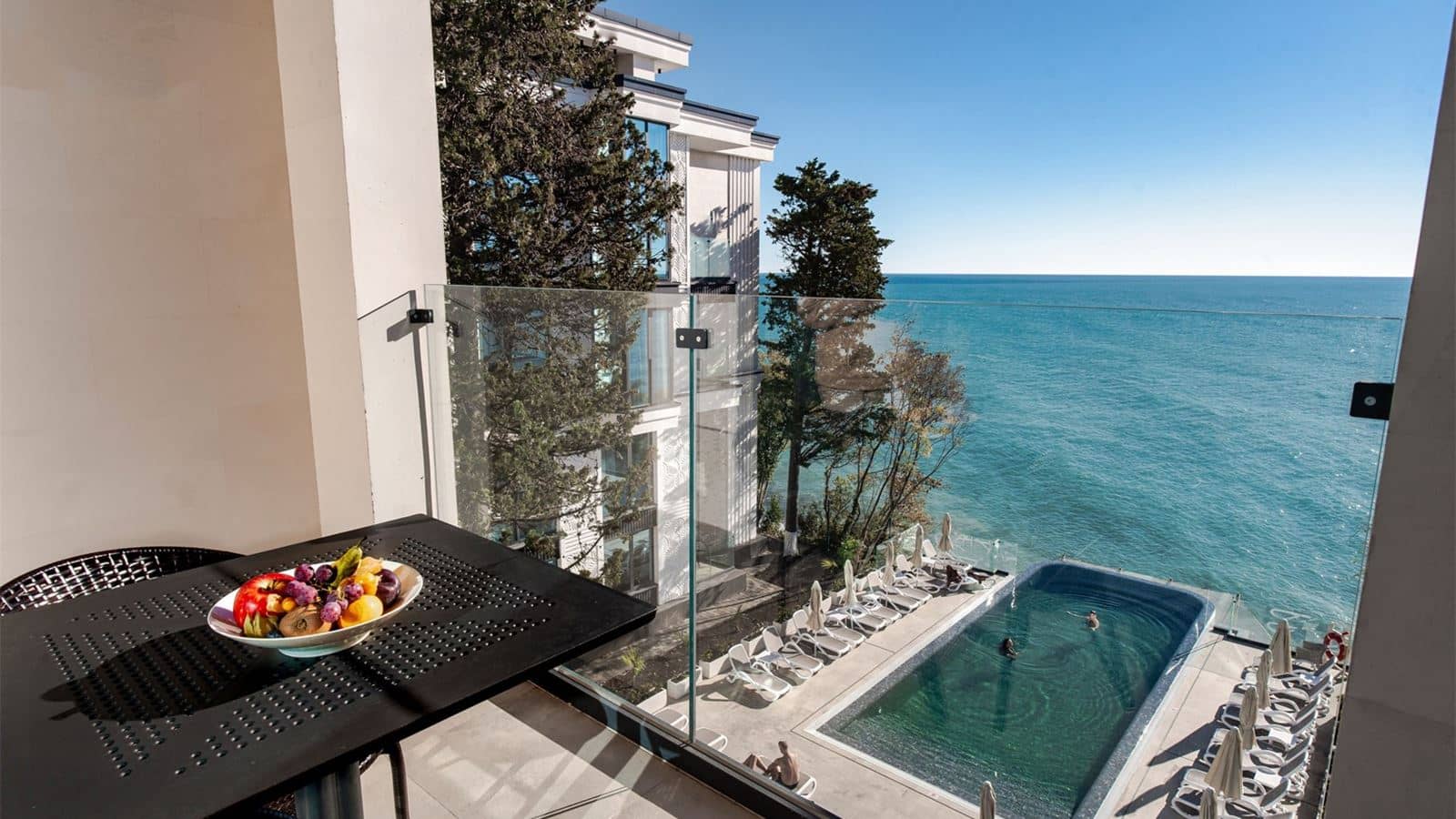 rooms-studio-pool