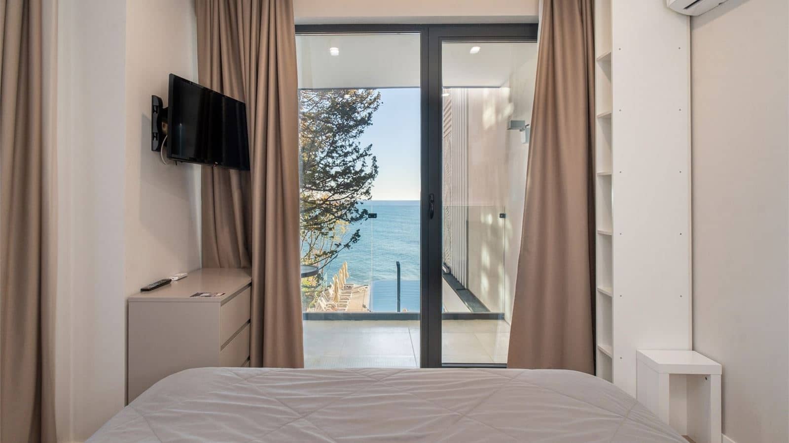 rooms-delux-pool