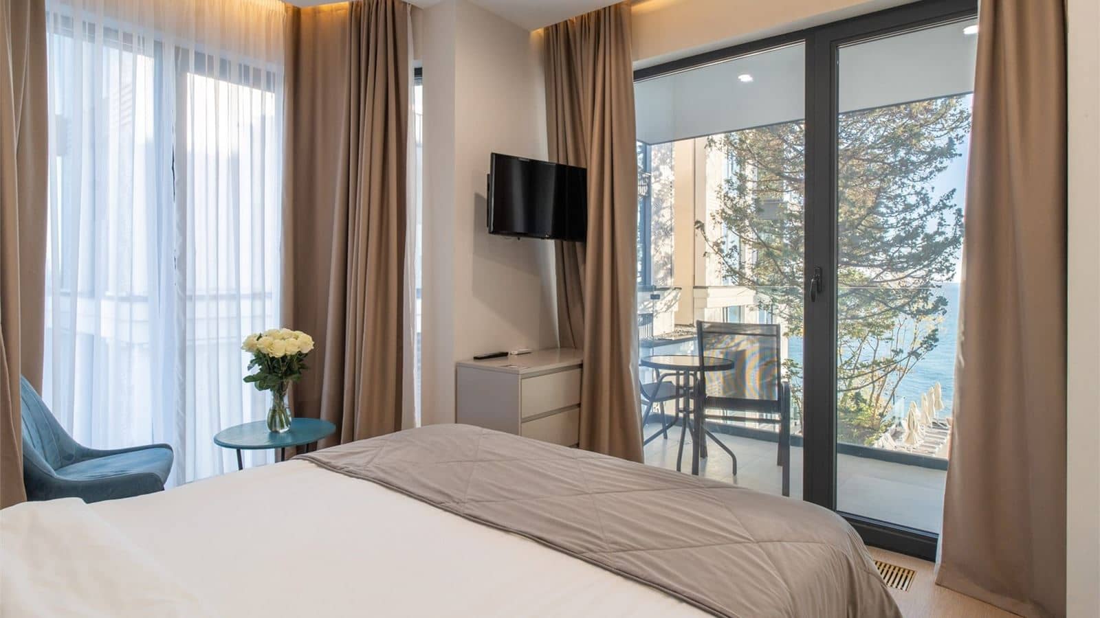 rooms-delux-pool