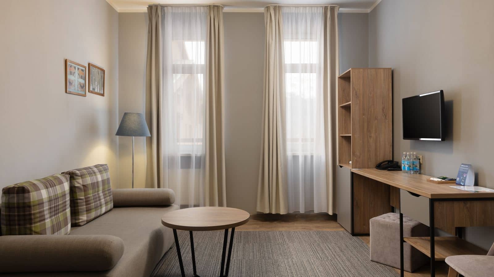 rooms-family-3-rooms-balcony-mountain-view