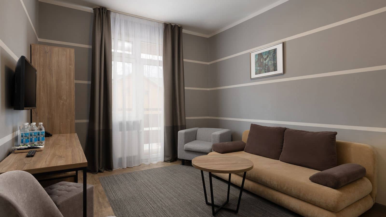 rooms-family-4-rooms-balcony-mountain-view
