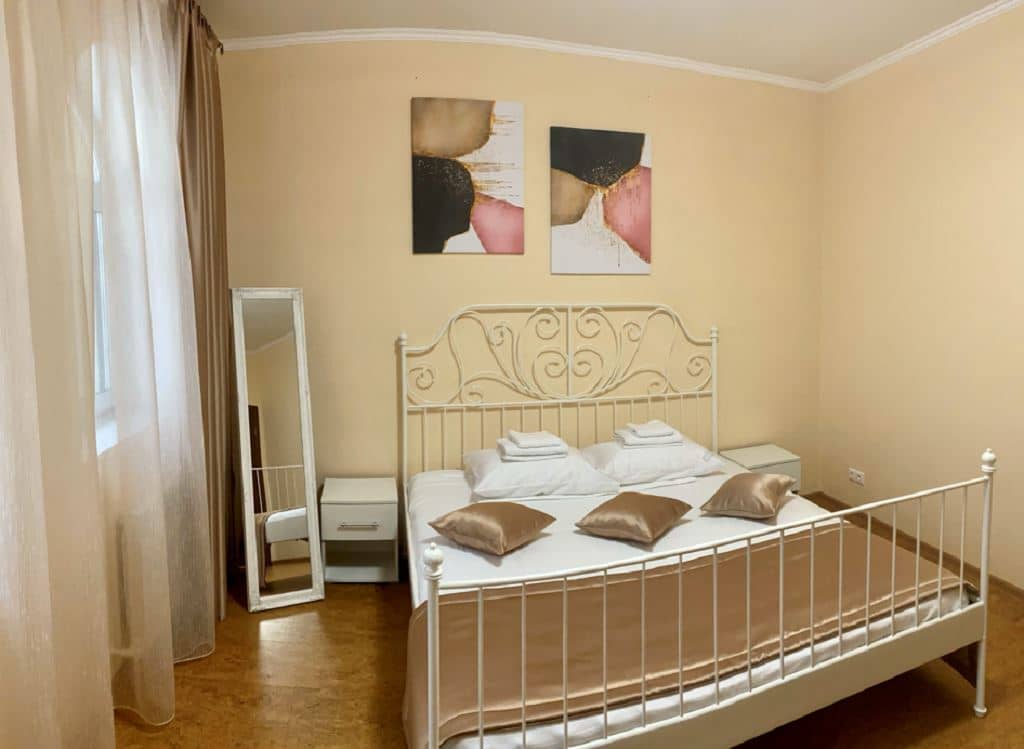 rooms-6bed-cottage-manor5