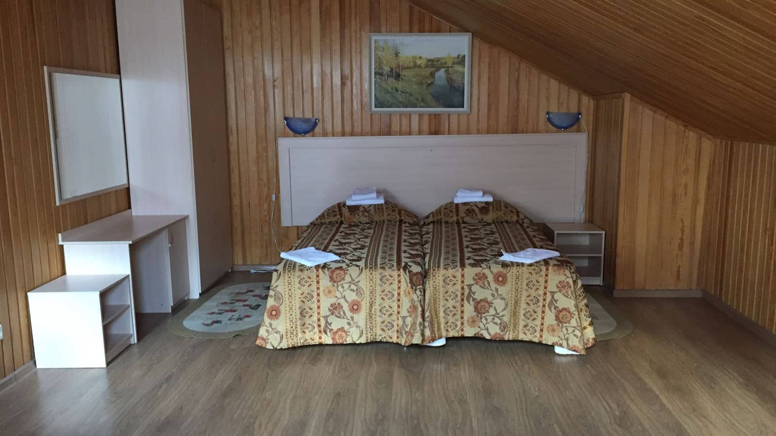 rooms-8bed-cottage-by-the-lake2