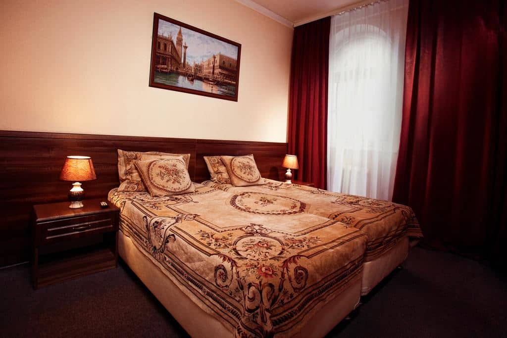 rooms-2-местный-2-комнатный-стандарт-с-балконом