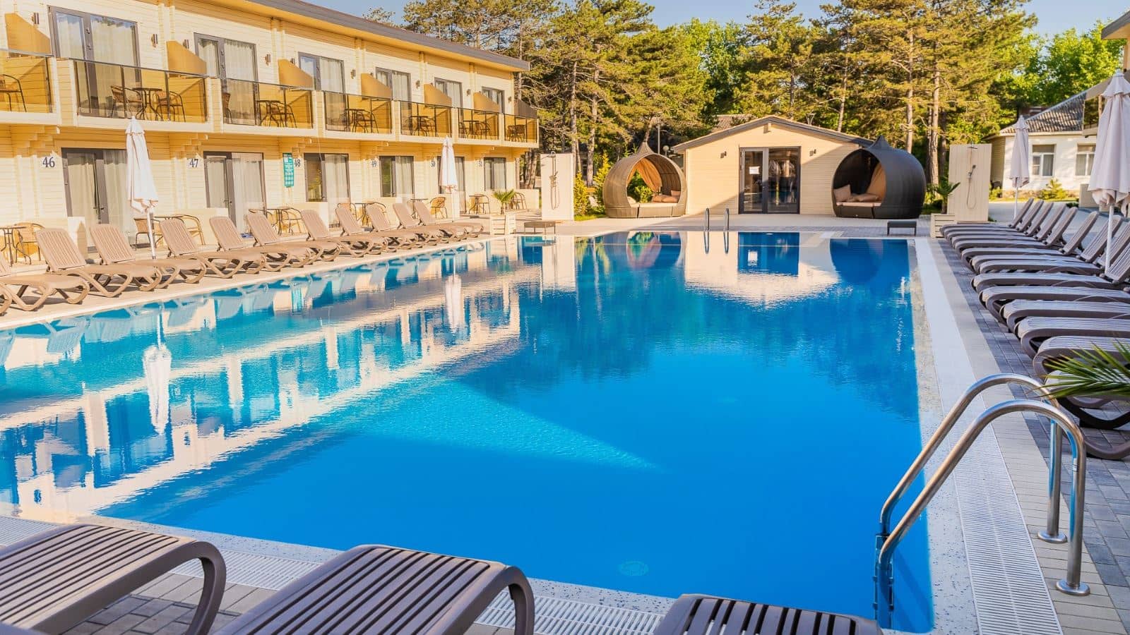pools-outdoor-pool