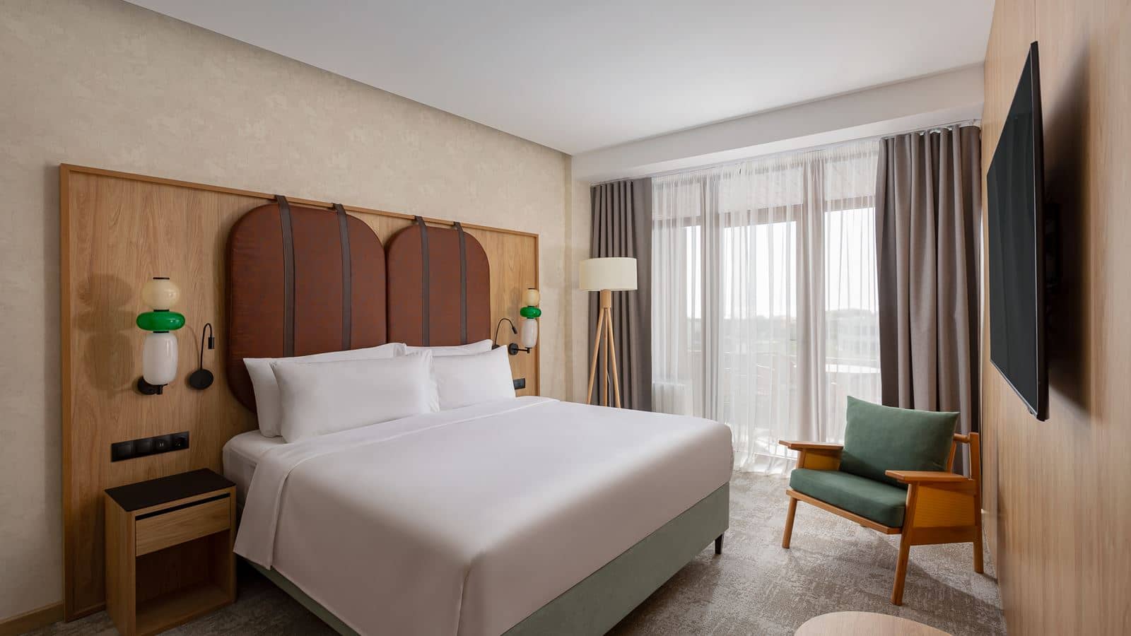 rooms-suite-deluxe-pool-view