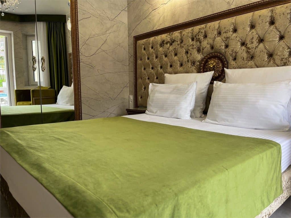 rooms-standart-pool-view