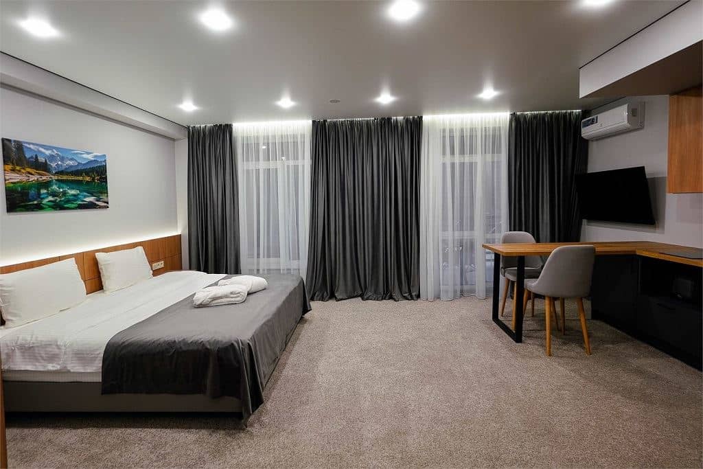 rooms-superior-with-balcony