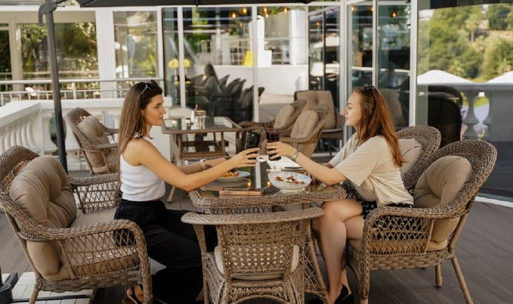 restaurants-restaurant