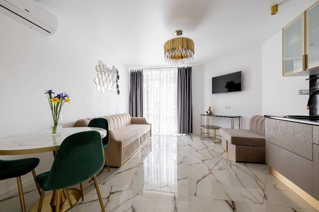 rooms-luxe-with-balcony