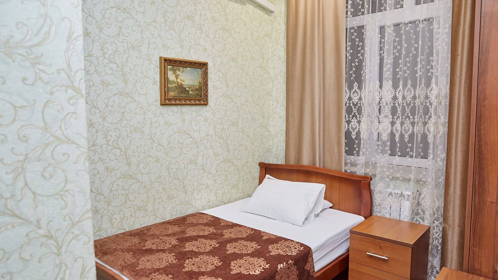 rooms-одноместный-стандарт-с-окном-в-коридор