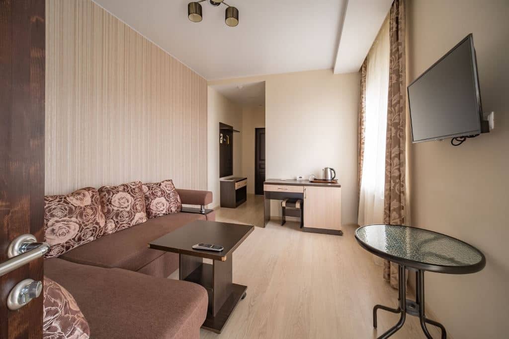 rooms-luxe-with-balcony