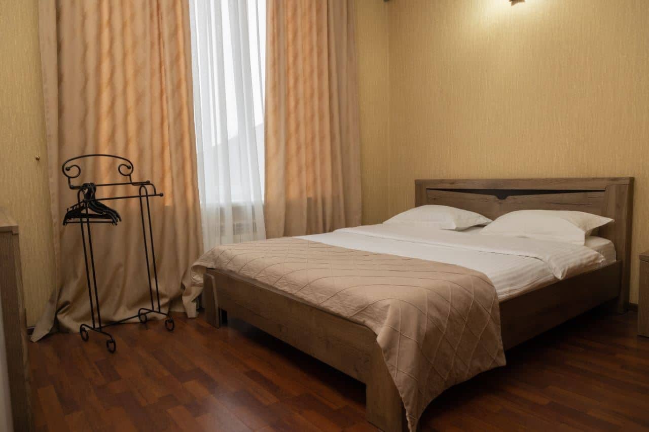 rooms-стандарт-с-двуспальной-кроватью-мини-общая-площадь-12-м²