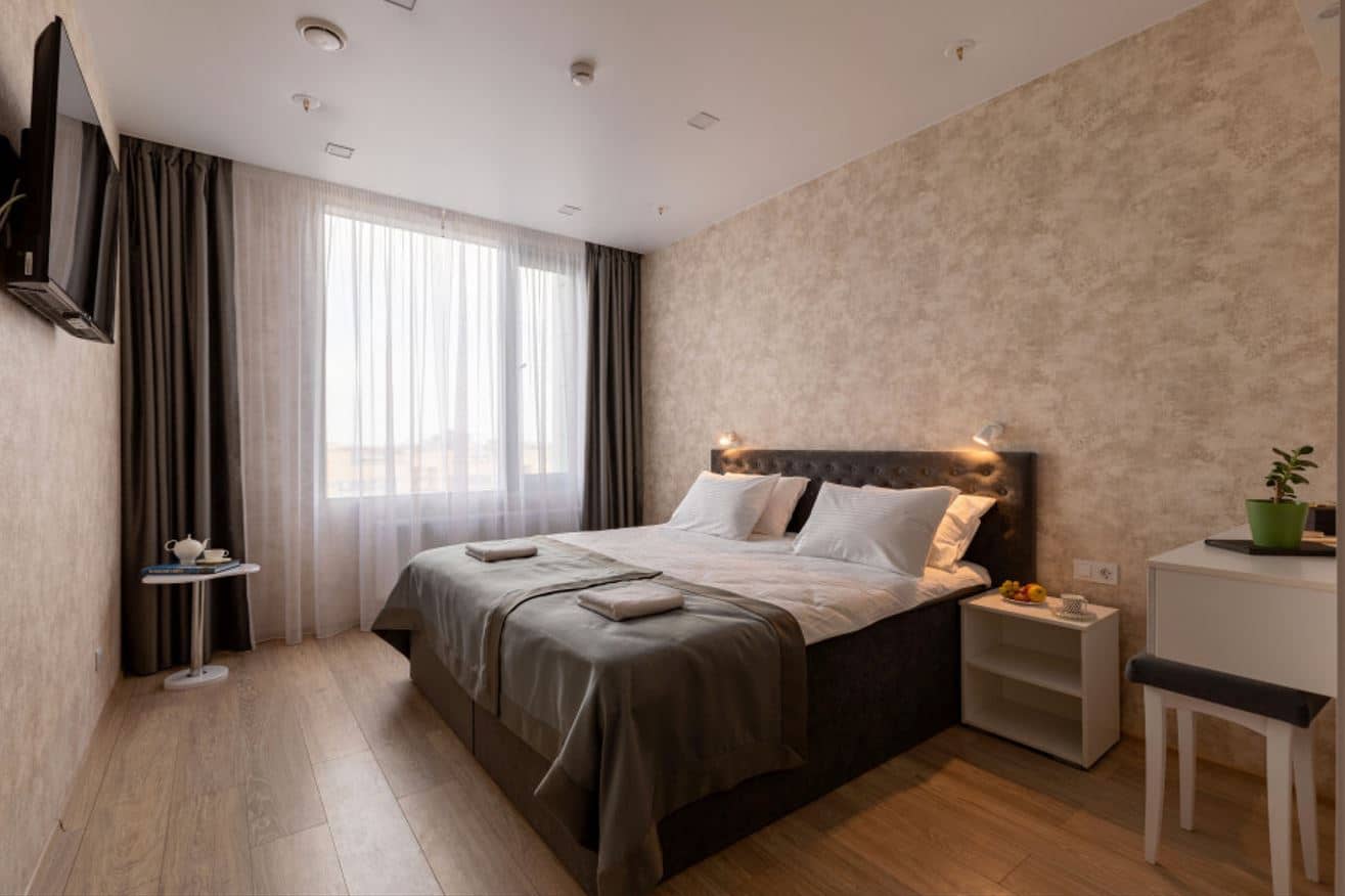 rooms-номер-стандарт-с-двумя-односпальнымис-одной-двуспальной