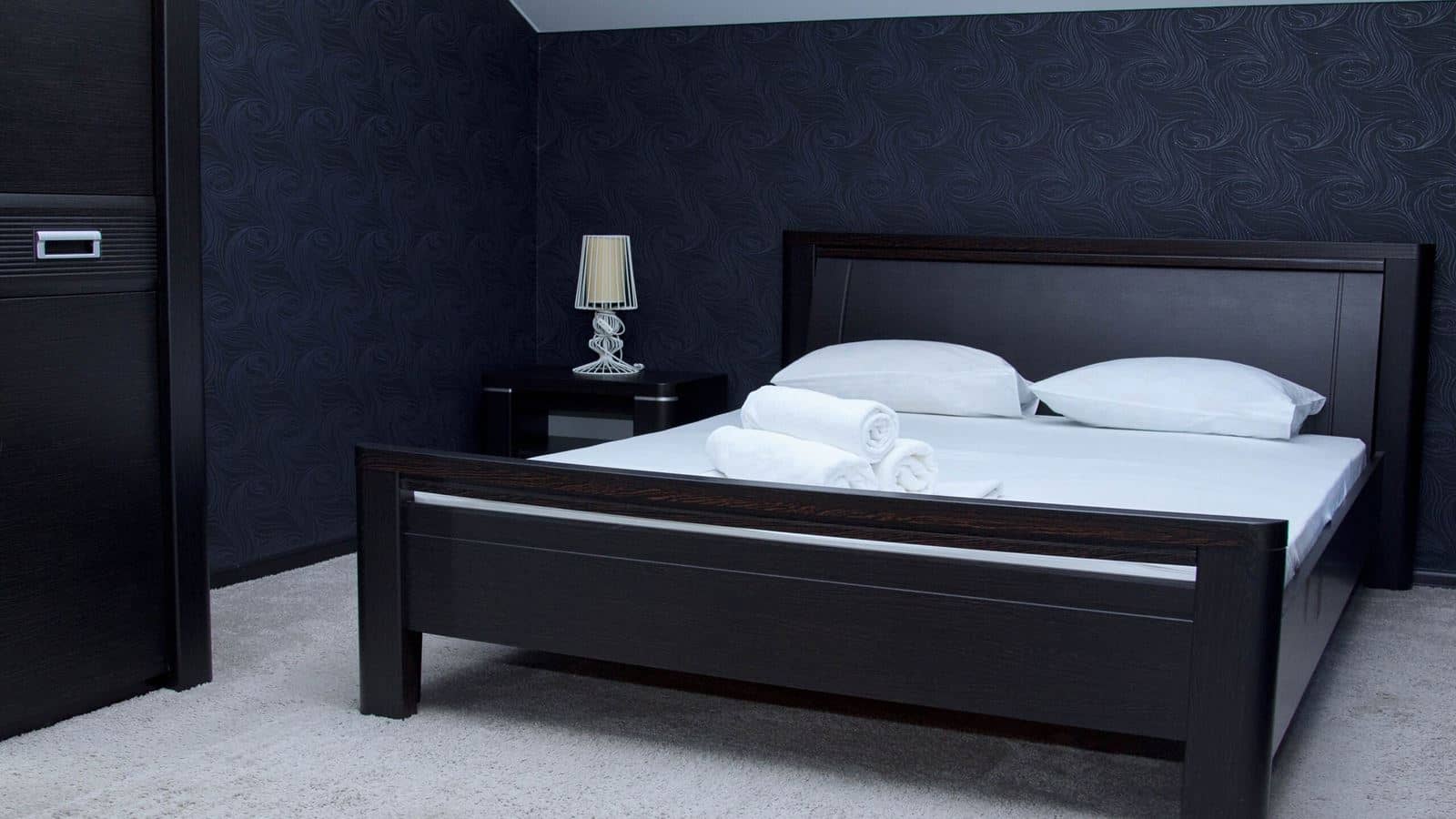 rooms-стандарт-двухкомнатный-с-кухней-балконом-вид-на-озеро-лес-бассейн-4-этаж-до-3х-гостей-общая-площадь--69-квм