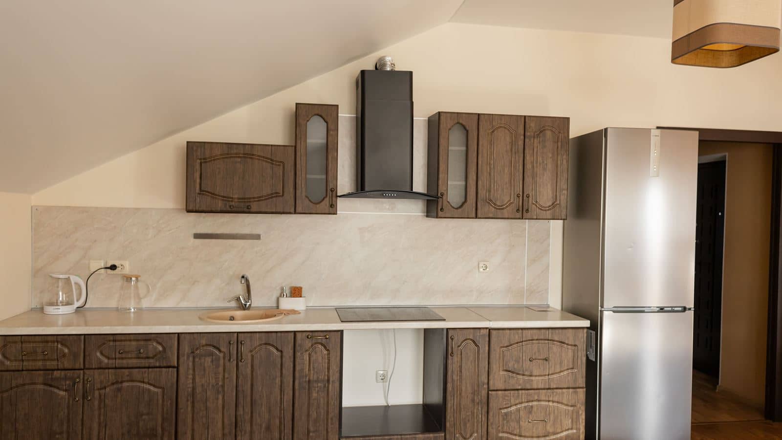 rooms-стандарт-двухкомнатный-с-кухней-балконом-вид-на-озеро-лес-бассейн-4-этаж-до-3х-гостей-общая-площадь--69-квм