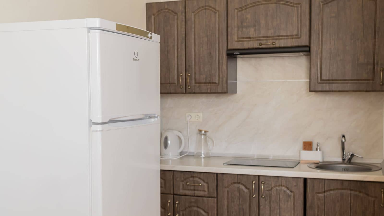 rooms-стандарт-с-кухней-балконом-вид-на-бассейн-23-этаж-до-4х-гостей общая-площадь-37-квм