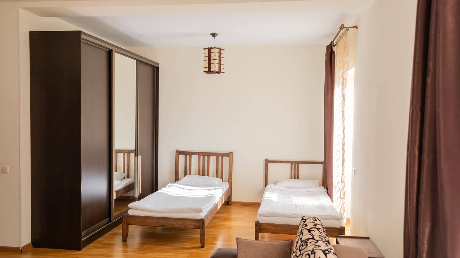 rooms-стандарт-с-кухней-балконом-вид-на-бассейн-23-этаж-до-4х-гостей общая-площадь-37-квм