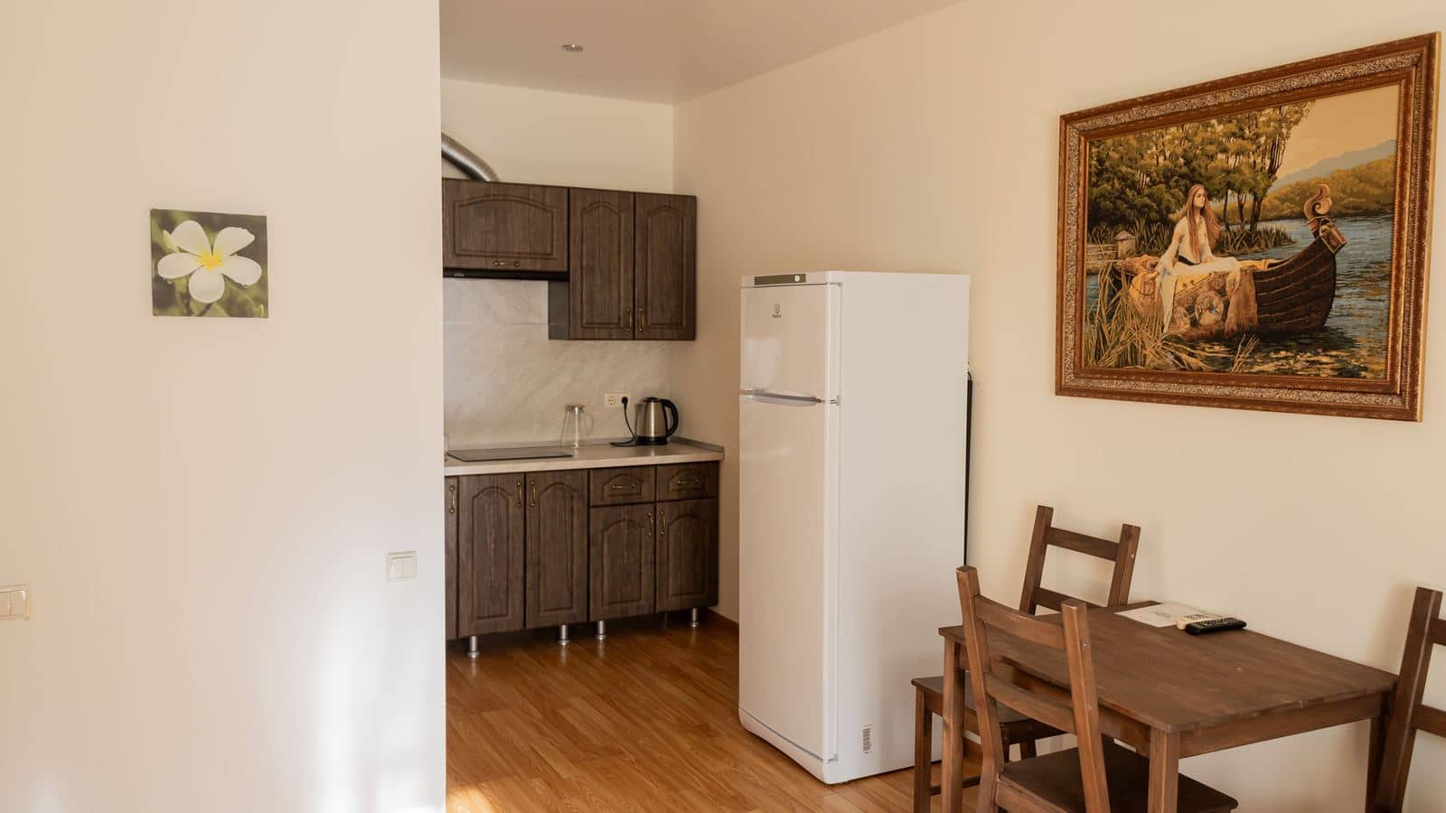 rooms-стандарт-с-кухней-вид-на-бассейн-1-этаж-до-4х-гостей общая-площадь-2633-квм