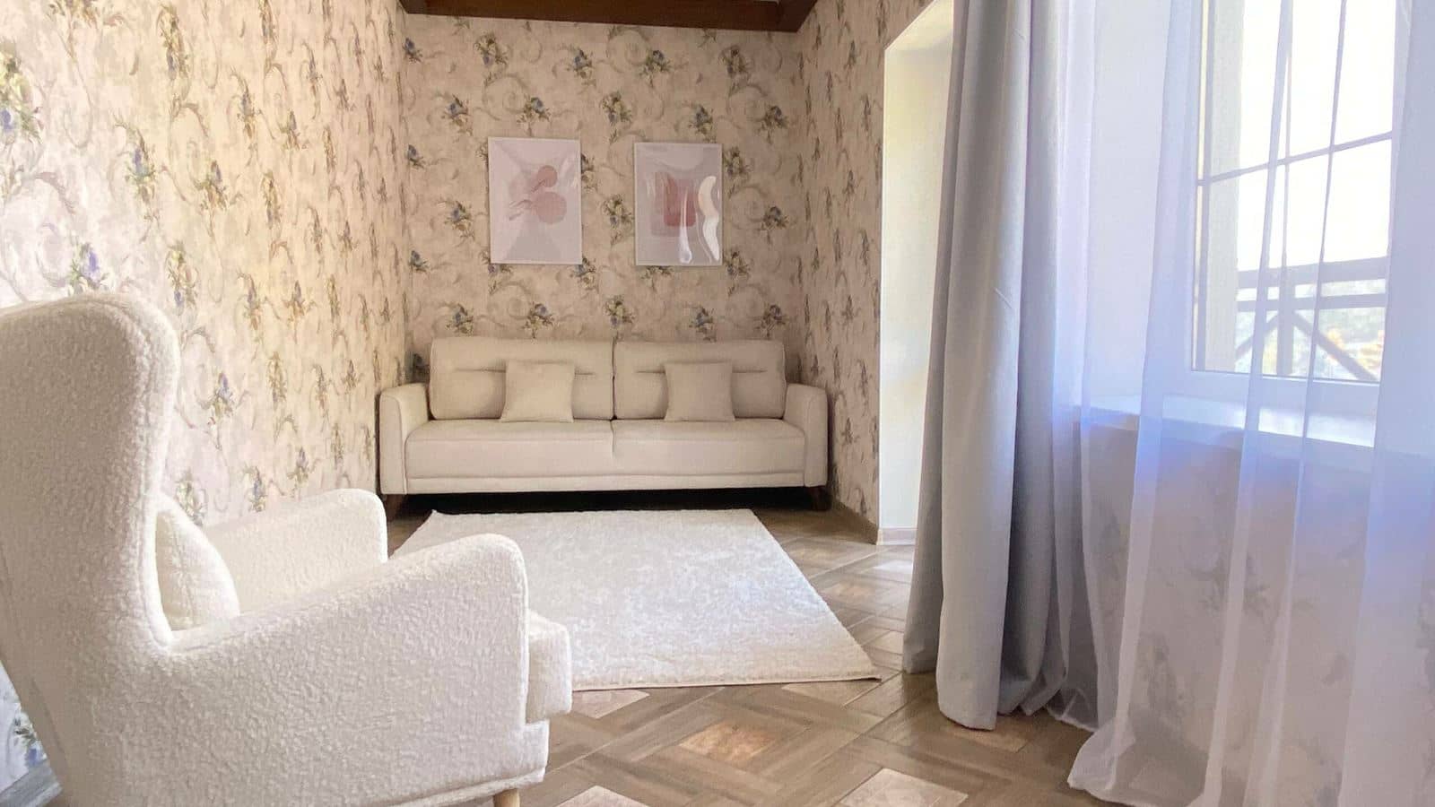 rooms-полулюкс-эстет-двухкомнатный-с-балконом-вид-на-озеро-и-лес-23-этаж-до-4х-гостей общая-площадь-42-квм
