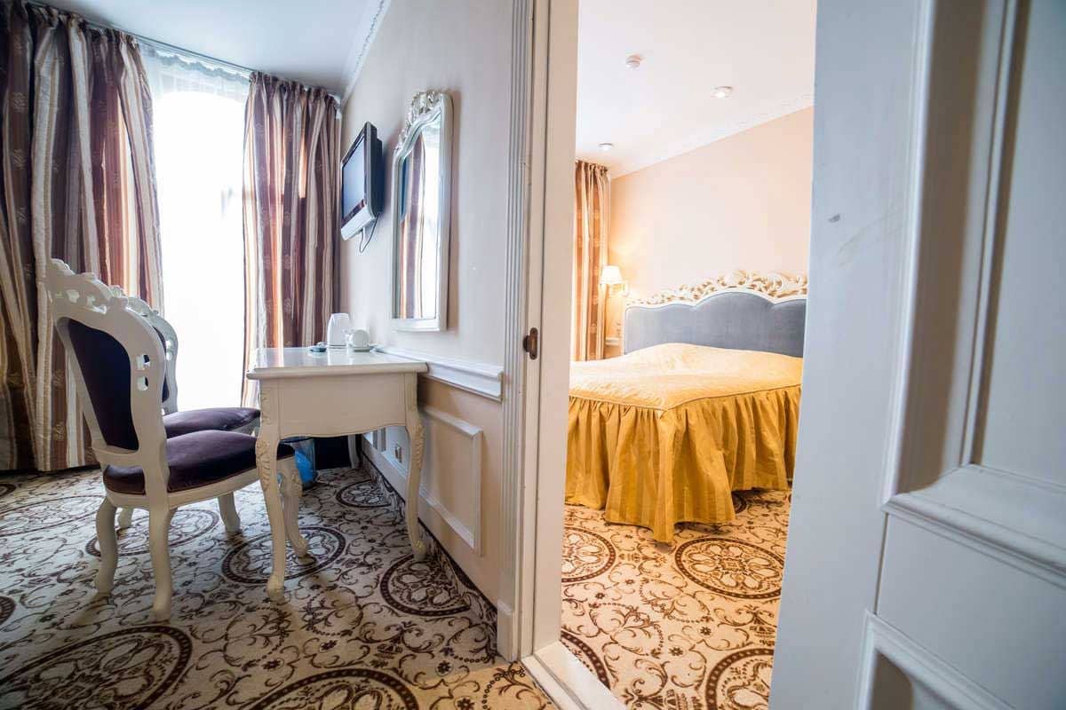 rooms-deluxe-suite