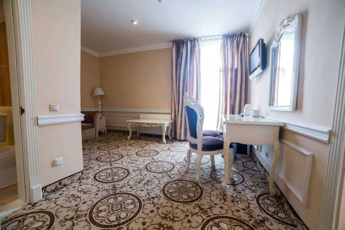 rooms-deluxe-suite