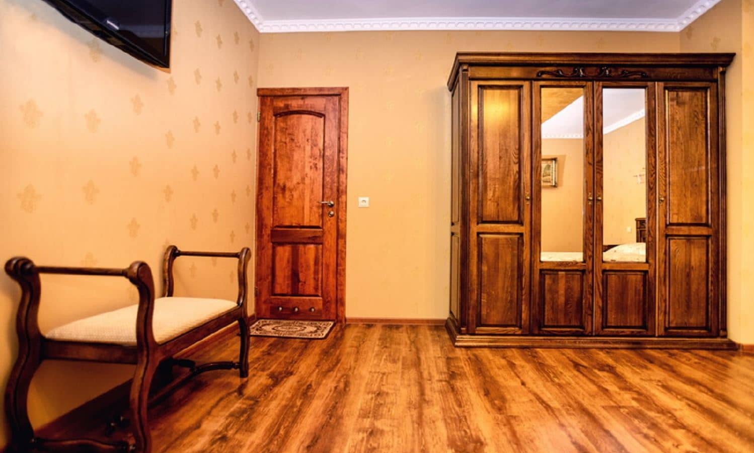 rooms-люкс-з-каміном-і-мінікухнею