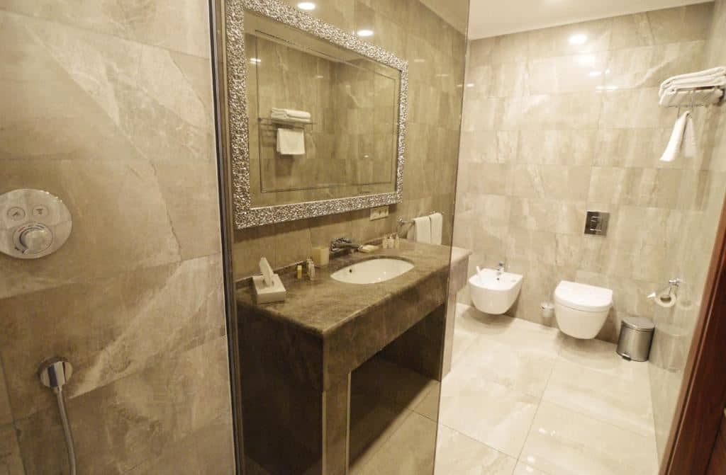 rooms-стандарт-с-видом-на-море-и-балконом