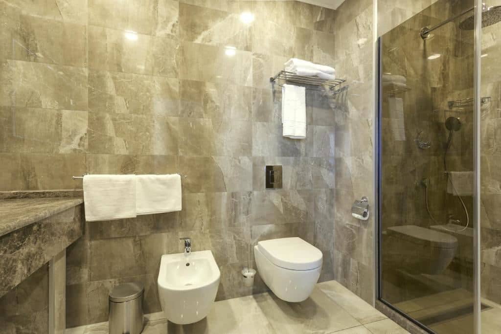 rooms-делюкс-с-видом-на-море--и-балконом
