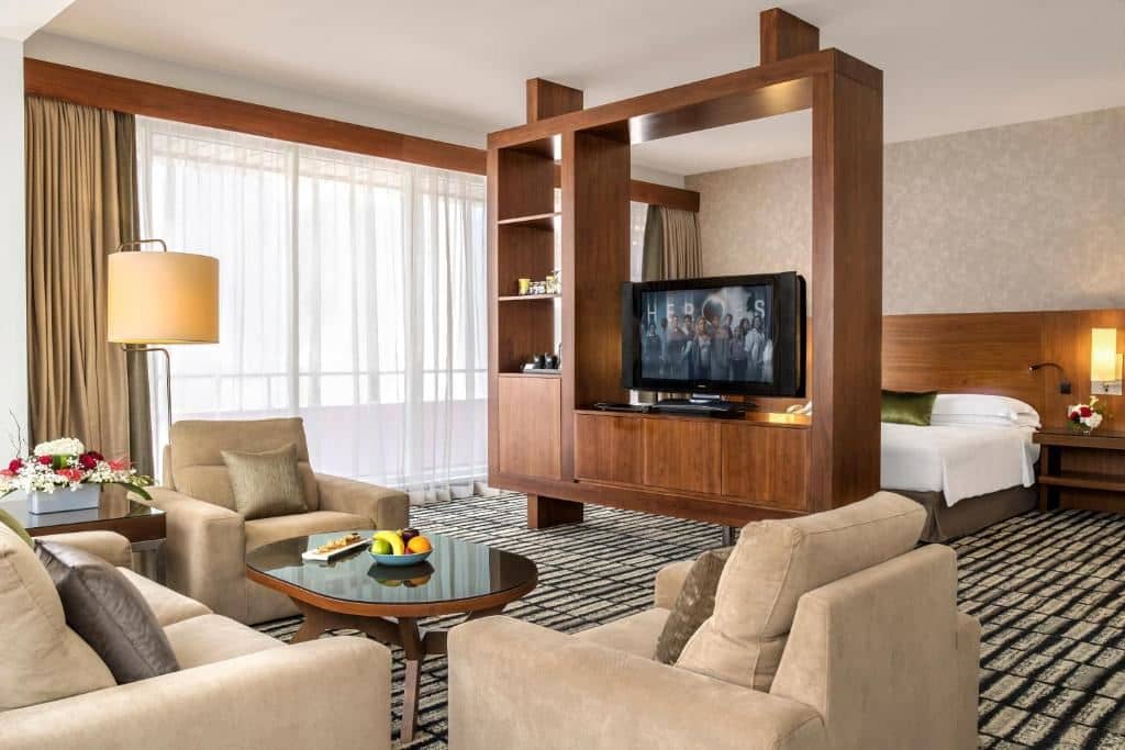 rooms-spacious-studio-with-balcony