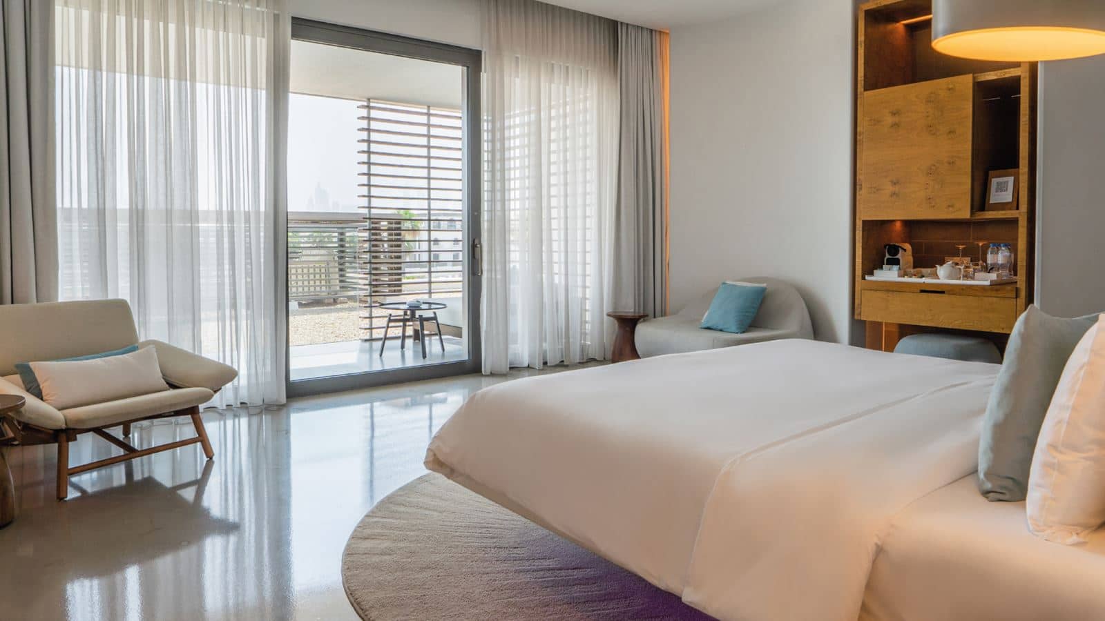rooms-covet-skyline-view-room