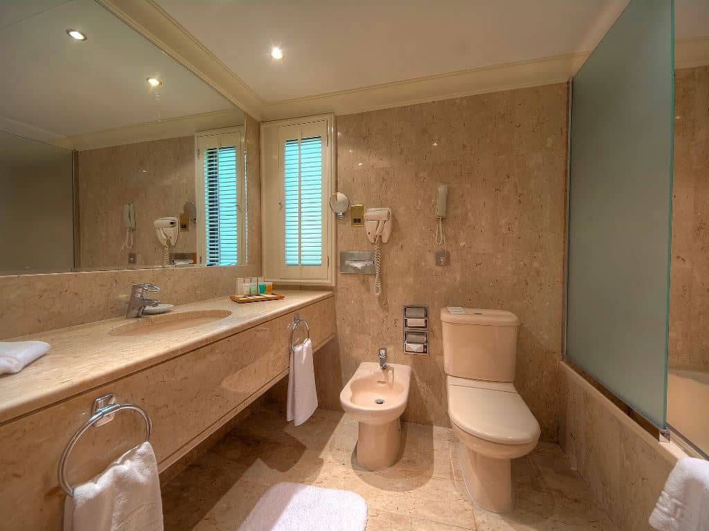 rooms-balcony-room