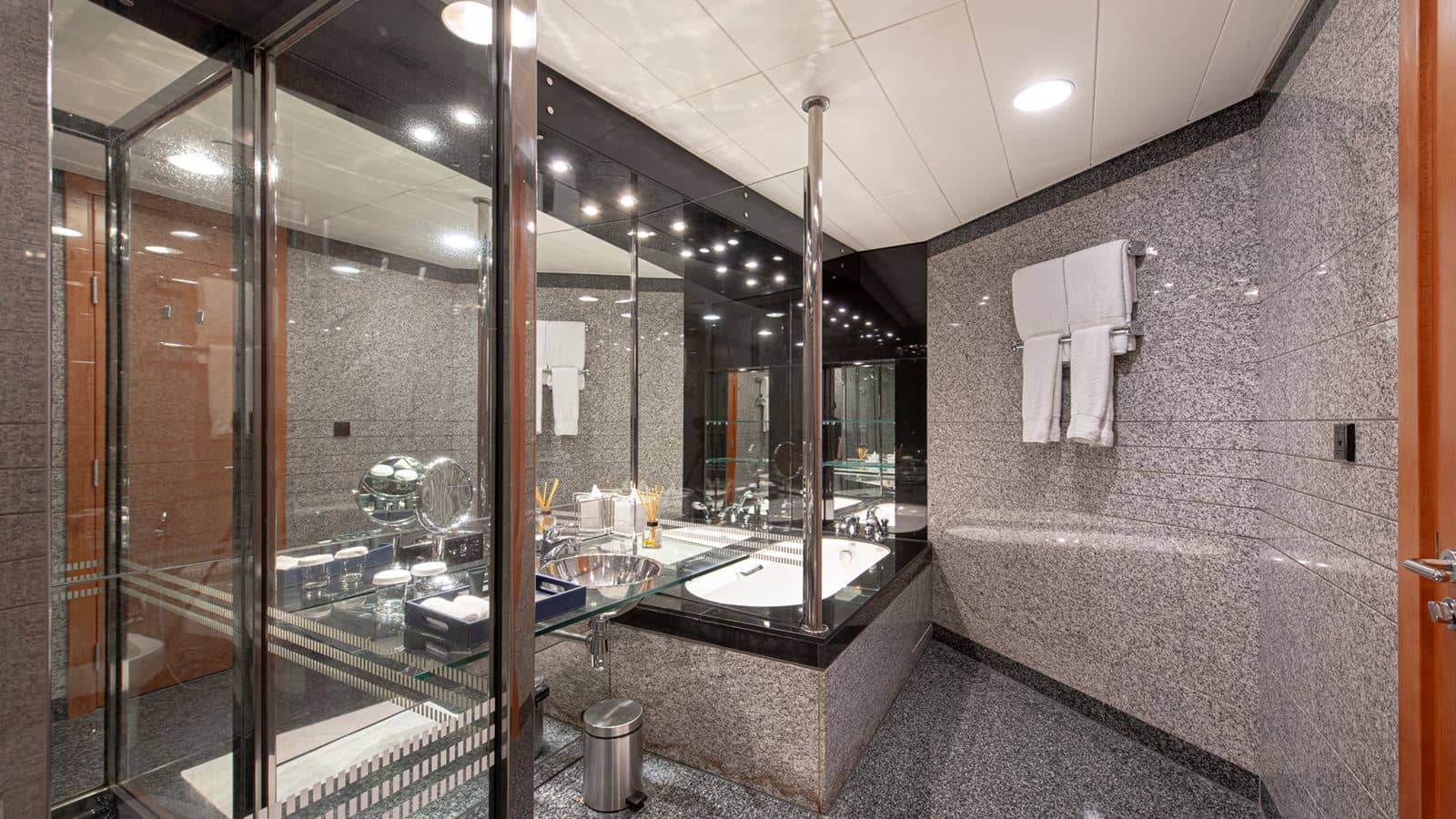 rooms-superior-room