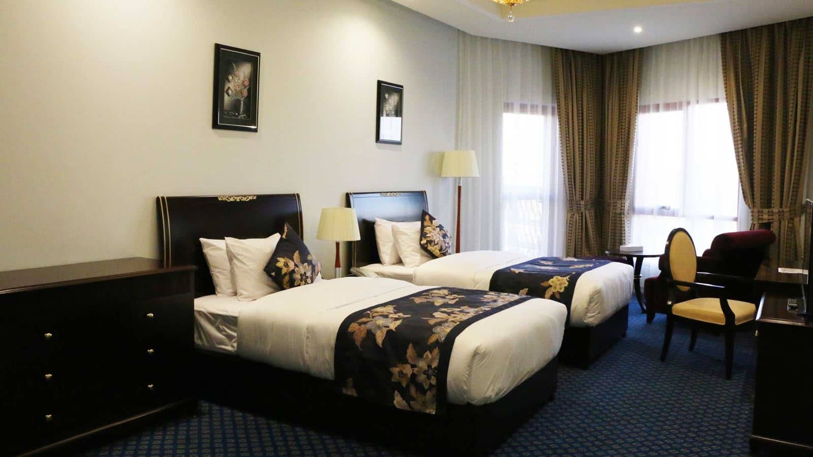 rooms-deluxe-suite