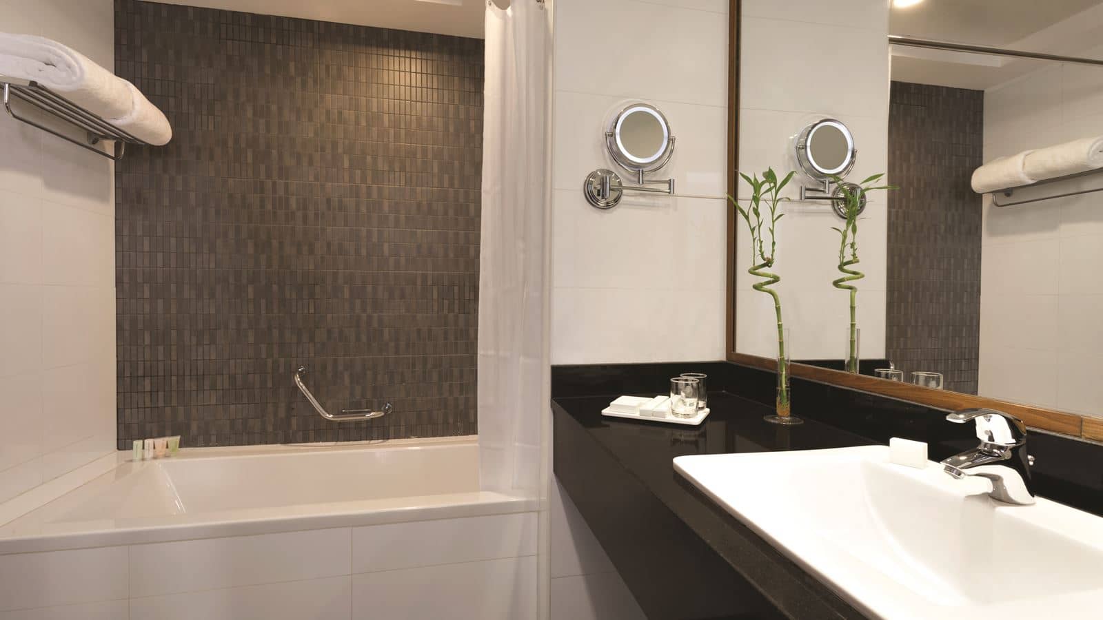 rooms-deluxe-room