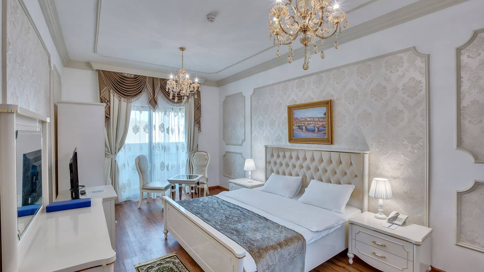rooms-royal-room